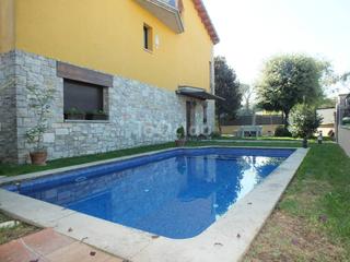 Casa aparellada  Josep ventura. Casa a tres vientos en zona alta