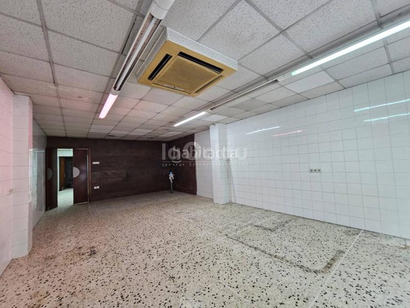 Foto 3cf18b7f-46af-45e0-a861-13e44be56e63. Local commercial dans Tona