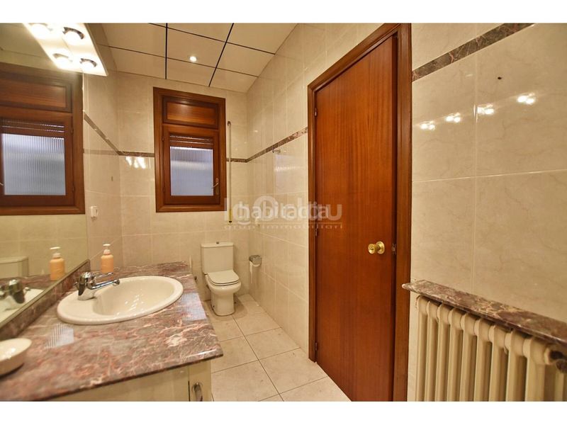Foto 283db867-37b7-42a8-917d-1898b7302dee. Casa amb aparcament a Roda de Ter