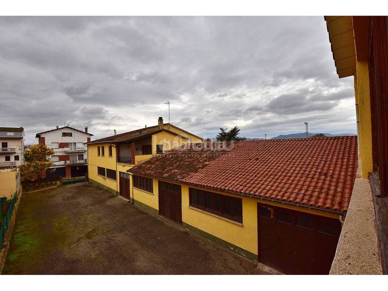 Foto 6ae23160-c178-46cf-90c5-8600065994f1. Casa amb aparcament a Roda de Ter