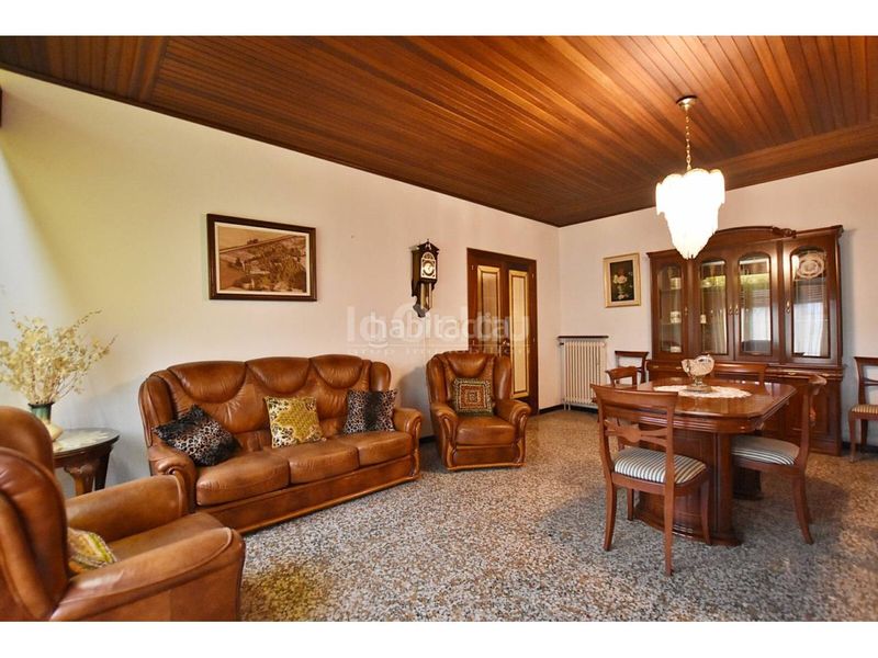 Foto a07d0754-dc42-4ce8-b169-6b7eca67bd35. Casa amb aparcament a Roda de Ter