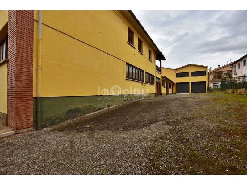 Foto f5af3d9b-0c16-4f1d-91b4-45ef6c7a86e0. Casa amb aparcament a Roda de Ter