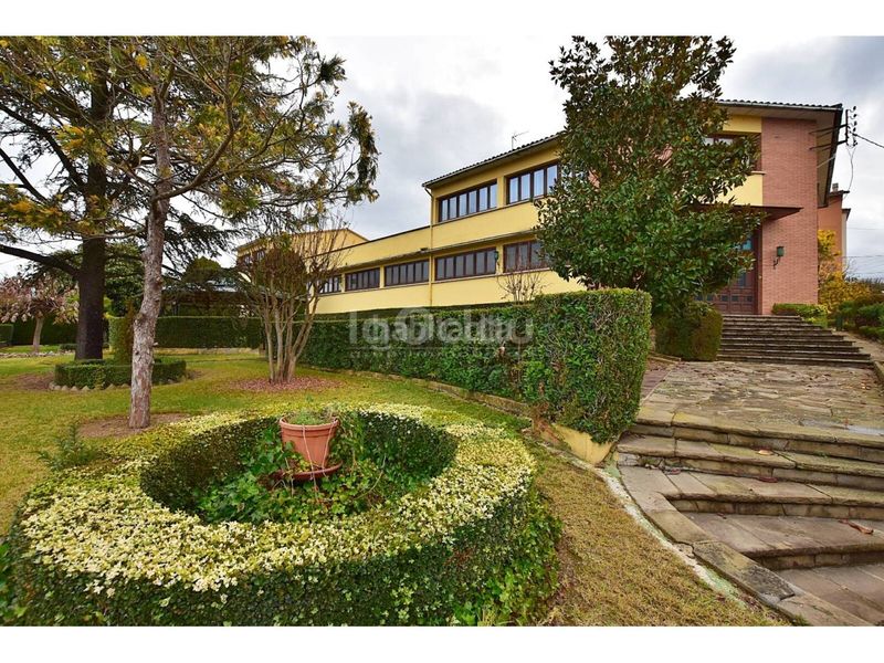 Foto ffd0c0db-3d2f-4c9c-b47e-ed42848a489f. Casa amb aparcament a Roda de Ter