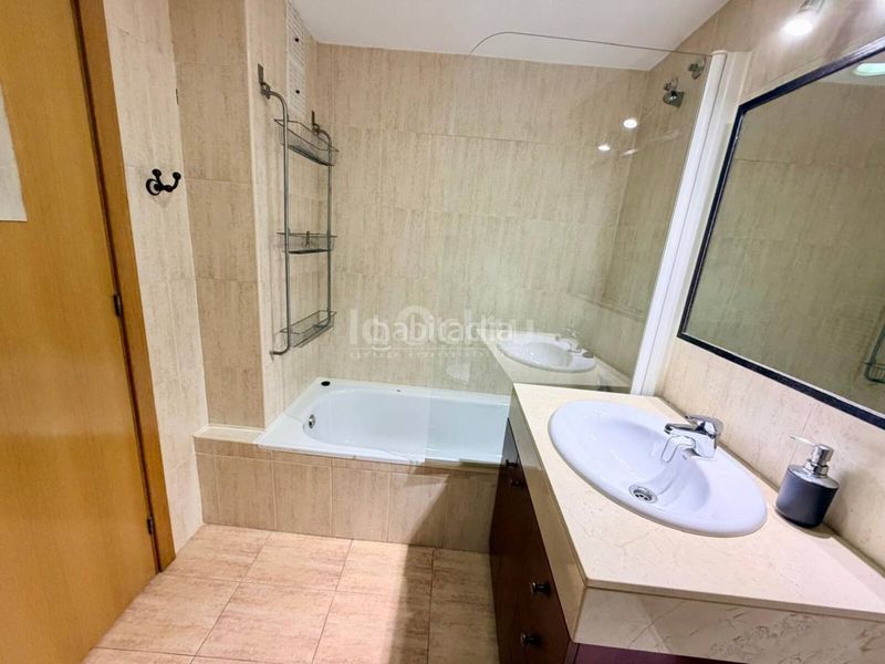 Foto 2bd0259e-e63f-47d5-ad60-e86fd9142256. Apartament amb calefacció aparcament a Caputxins-Ambulatori Vic