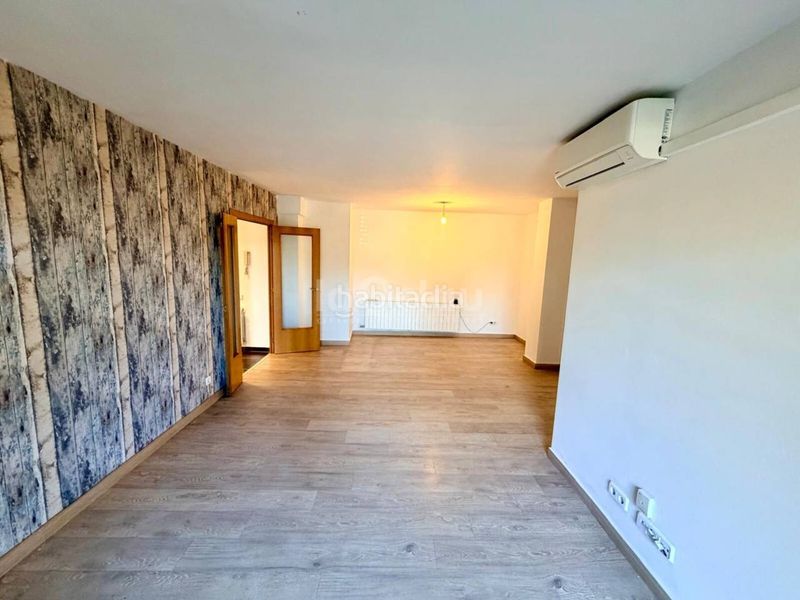 Foto 43cca924-783f-49d2-b947-436076d46b6e. Apartament amb calefacció aparcament a Caputxins-Ambulatori Vic