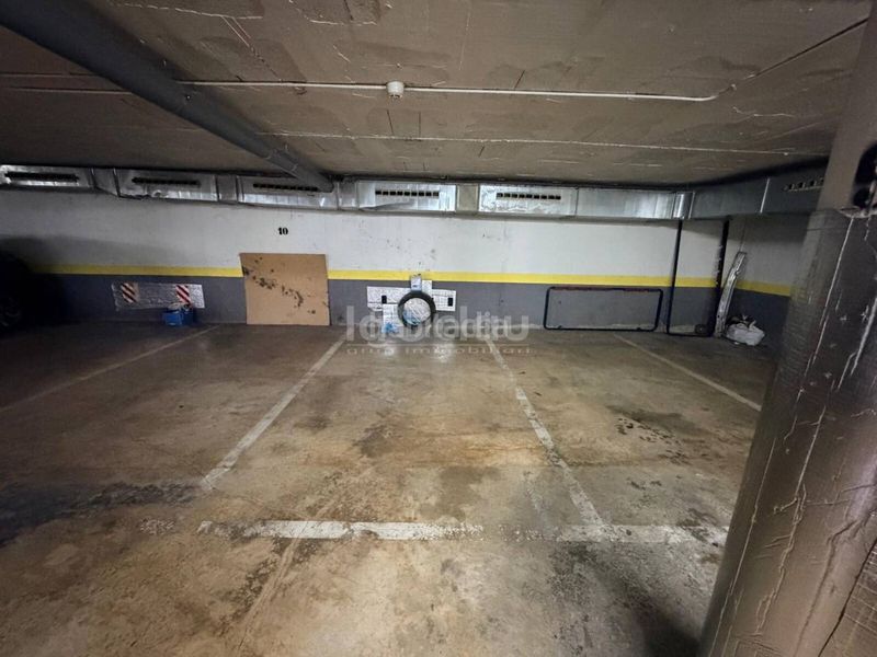 Foto a0ceae2a-efc9-44e0-8672-c82a0f653ffa. Apartament amb calefacció aparcament a Caputxins-Ambulatori Vic
