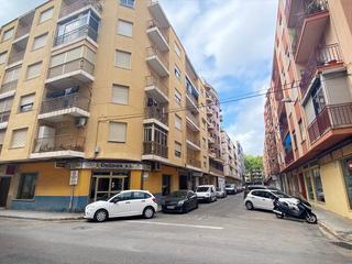 Local Comercial a Calle waltdisney 12. Local comercial en guillem de castro, junto al paseo