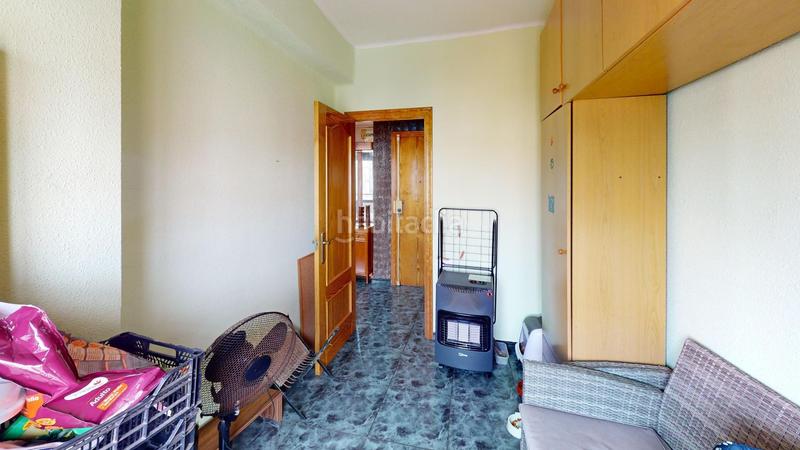 Foto 0f9d4d3c-6b9b-49a9-a3e6-bcc4e3c2dac7. Piso en calle conde de Oliva 1 tu próximo hogar lleno de luz y comodidad situado en una 3 planta sin ascensor. en Oliva