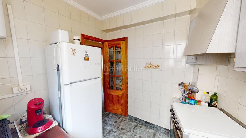 Foto 4fdf6d72-83bc-45f9-8cb2-391f6412847a. Piso en calle conde de Oliva 1 tu próximo hogar lleno de luz y comodidad situado en una 3 planta sin ascensor. en Oliva