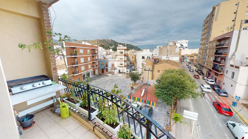 Foto 7d4d1807-3e4c-44e6-bec4-a5402797eb4f. Piso en calle conde de Oliva 1 tu próximo hogar lleno de luz y comodidad situado en una 3 planta sin ascensor. en Oliva