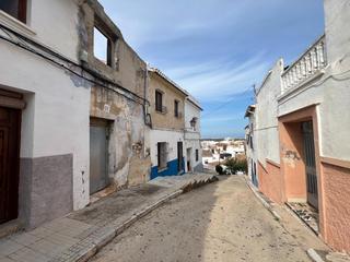 Wohngrundstück  Calle de san sebastiá 21. Solar listo para edificar, en casco histórico, para hacer tu cas