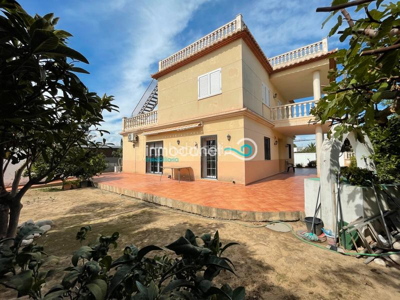 Foto d9fc2fb1-201e-49da-920f-47b16916ea55. Chalet with heating parking in Oliva playa Oliva