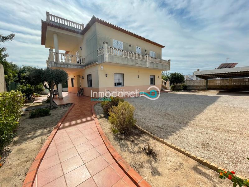 Foto e6add1d0-7afd-4578-bf50-83067a26f03f. Chalet en Oliva playa Oliva
