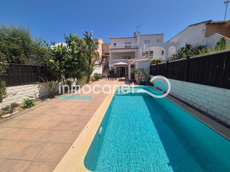 Foto b9222544-5271-493e-b471-4964507dbfce. Casa adosada en Oliva nova Oliva