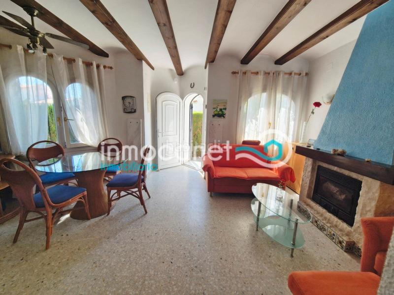 Foto 2b725569-edbd-43d5-be64-6d3416c99844. Chalet con piscina in Oliva nova Oliva