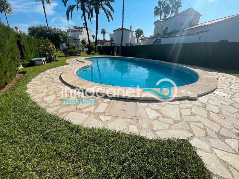 Foto 49eb9539-b508-4535-be2a-e83a13786aff. Chalet con piscina in Oliva nova Oliva
