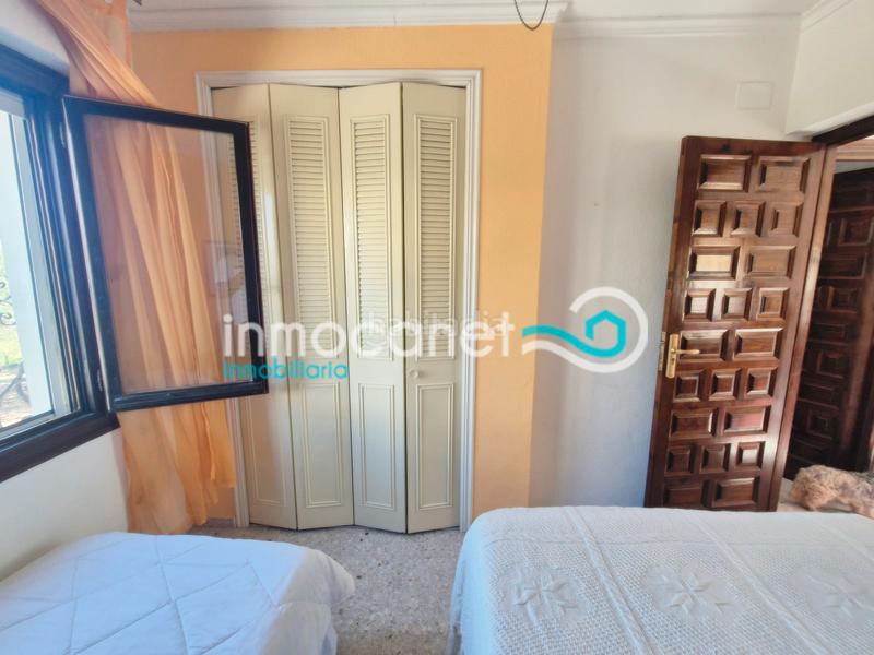 Foto e9b1821e-3a66-42f2-974c-486b38fecbda. Chalet con piscina in Oliva nova Oliva