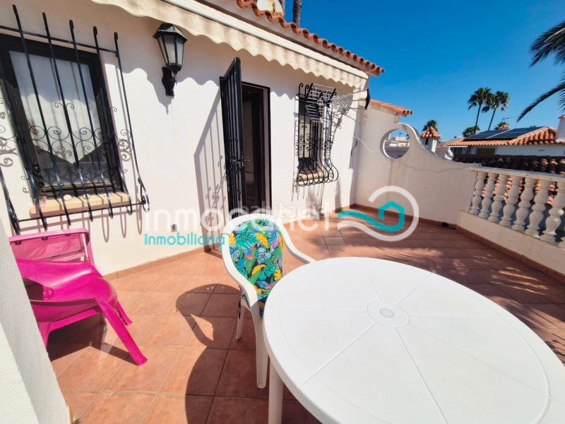 Foto 3585a3f3-b1b5-4c5d-adc2-f886ba1cf279. Xalet amb piscina a Oliva nova Oliva