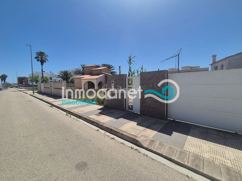 Foto fc8501bb-90b6-4521-9769-6b56de60f2e0. Chalet en Oliva playa Oliva