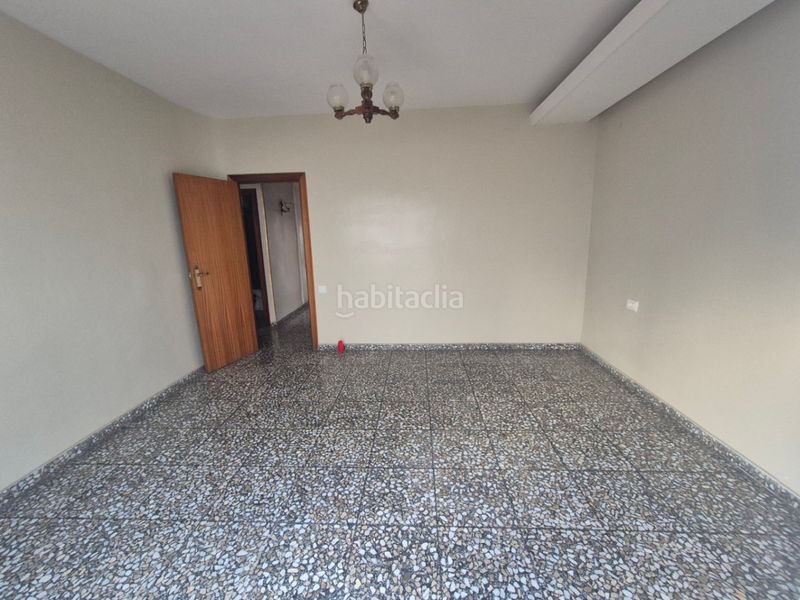 Foto e8dcd12c-9008-46f6-a94e-9f21bee3bcc8. Pis a Oliva pueblo Oliva