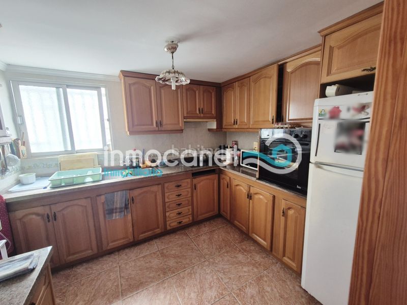 Foto 9de7371f-3552-4857-99b5-c48a5b90f72e. Chalet avec parking dans Oliva playa Oliva