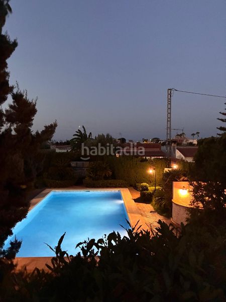 Foto f43e4c17-817b-426f-be96-b89354d14771. Chalet en Oliva playa Oliva