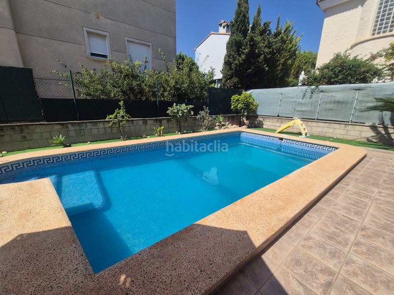 Foto ecabc172-f7b7-4470-a49b-e17fc15e4c9a. Chalet en Oliva playa Oliva