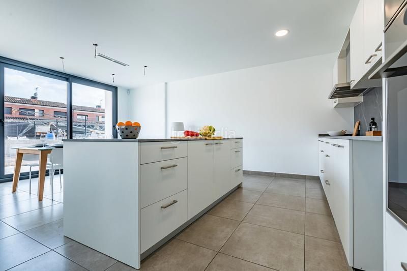 Foto 5c7074f0-a095-4479-bb7c-108ee941bdc3. Casa adossada 190m<sup>2</sup> amb calefacció aparcament a Centre Vidreres