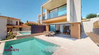Casa aparellada  Avinguda mar menuda. Casa de obra nueva con piscina privada y vistas al mar � tossa d. Obra nova
