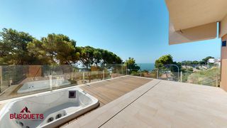 Casa aparellada  Avinguda mar menuda. Casa exclusiva con jacuzzi privado exterior � tossa de mar, cost. Obra nova