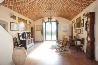 Masía en Urbanitzacions. Masía s. xvii con 30.000 de parcela