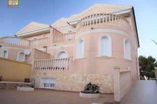 Casa aparellada a Foietes. Chalet pareado en benidorm