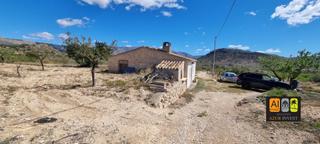 Masia a Relleu. Gran finca con casa en el pueblo de relleu