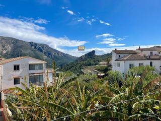 Masia a Beniardà. Encantadora casa de pueblo en beniardá con vistas a la montaña