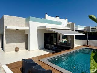Semi detached house en Polop. Moderno chalet adosado en polop, zona la alberca