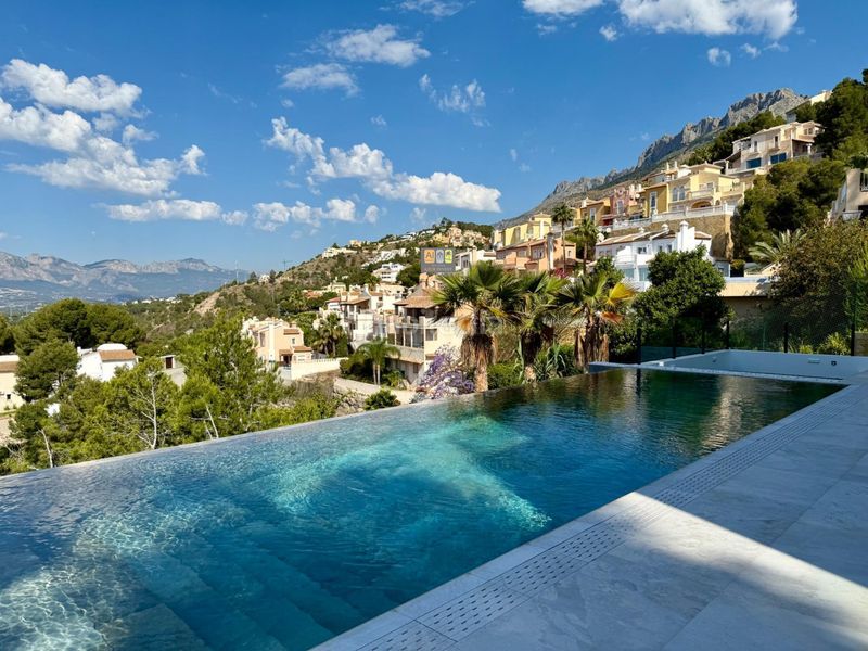 Foto 886ad126-5a99-4c8d-87dd-03b139b0c4ba. Xalet amb aparcament piscina a Altea hills Altea