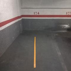 Miete Motorradparkplatz in Carrer de torres i amat 7. Plaza de parquing moto