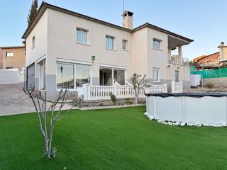 Casa a Castellet i la Gornal. Casa en venta en castellet i la gornal  urbanización trencarroqu