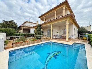 House in Santa Maria-lEixample-Sud Sumella. Chalet en venta en cubelles  urbanizacin santa mara
