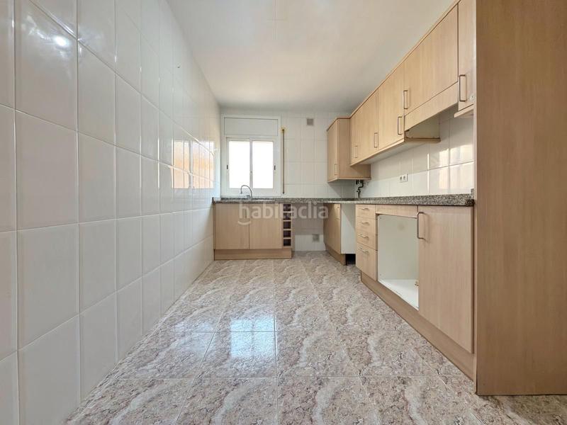 Foto f1d85402-135a-4c47-ac9f-8c7026806cf4. Dúplex  en venta centro pueblo en el castell de Cubelles Cubelles