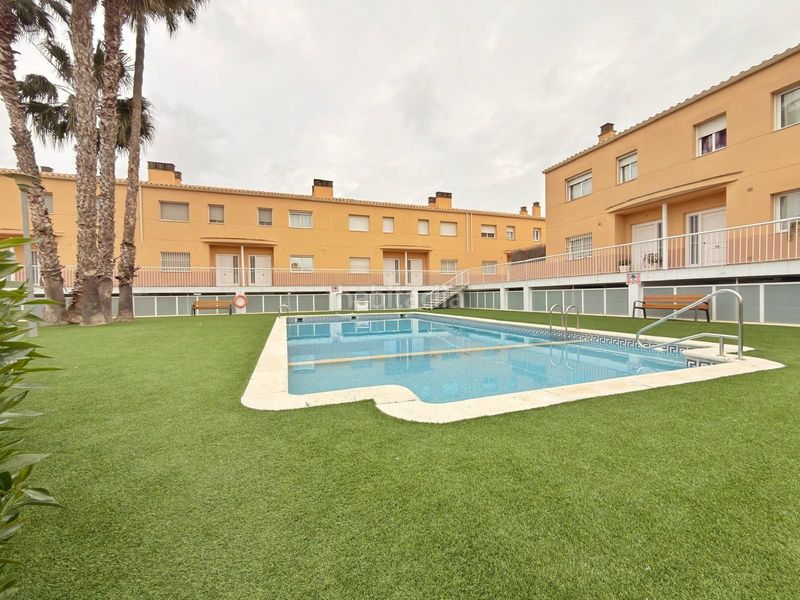 Foto 2b0f4b65-67bd-4270-9fd8-928d0bb780d6. Casa adossada amb calefacció piscina a Santa Maria-l´Eixample-Sud Sumella Cubelles