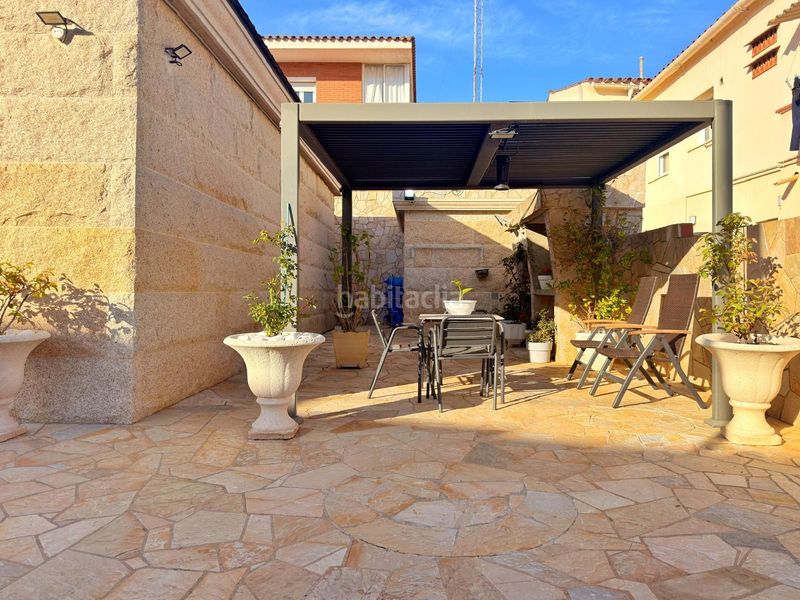 Foto 09303e58-3f75-4cc5-ad78-e47bfd22a8a0. Casa amb calefacció a Passeig Maragall Gavà
