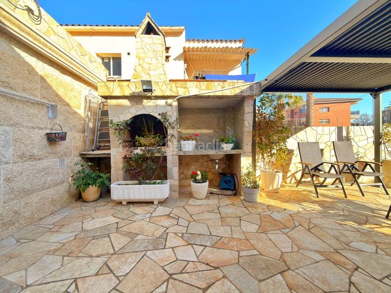 Foto 4655d865-829d-4b15-9fa9-469bcb94cfef. Casa amb calefacció a Passeig Maragall Gavà