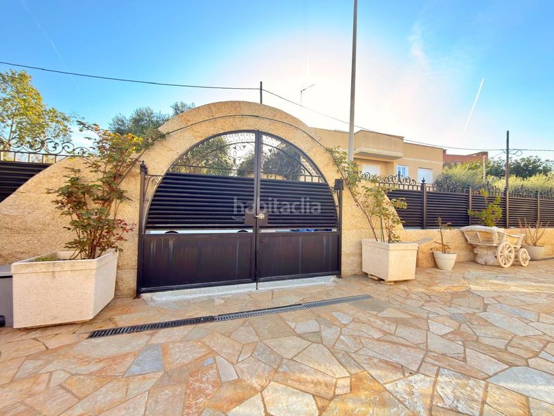 Foto 6cb7cb1c-03b4-42f8-a215-1a416796e14e. Casa amb calefacció a Passeig Maragall Gavà