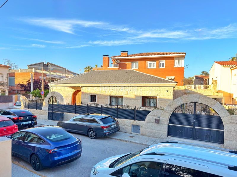 Foto ddbe8ac1-e2c6-425e-a3a1-2e6978c2dff0. Casa amb calefacció a Passeig Maragall Gavà