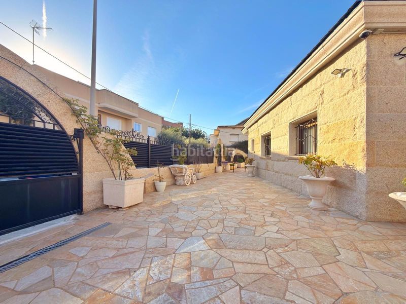 Foto fbe558eb-f587-452e-b7e3-a80122d4e62b. Casa amb calefacció a Passeig Maragall Gavà