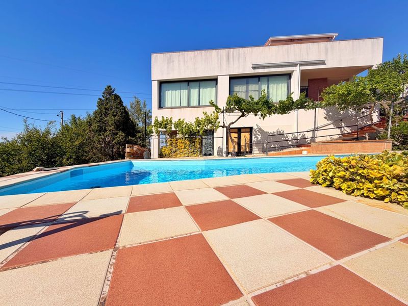Foto b307b231-859c-4973-88e9-6b93403598a3. Casa amb piscina a Canyelles