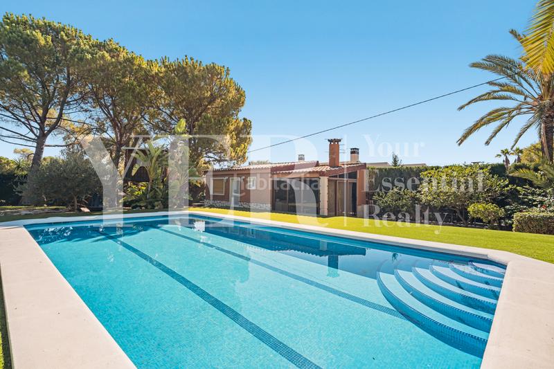 Foto 0d9b08d2-d64b-4b77-946e-3c4785002dce. Chalet con camino riscaldamento parcheggio piscina in Elche / Elx