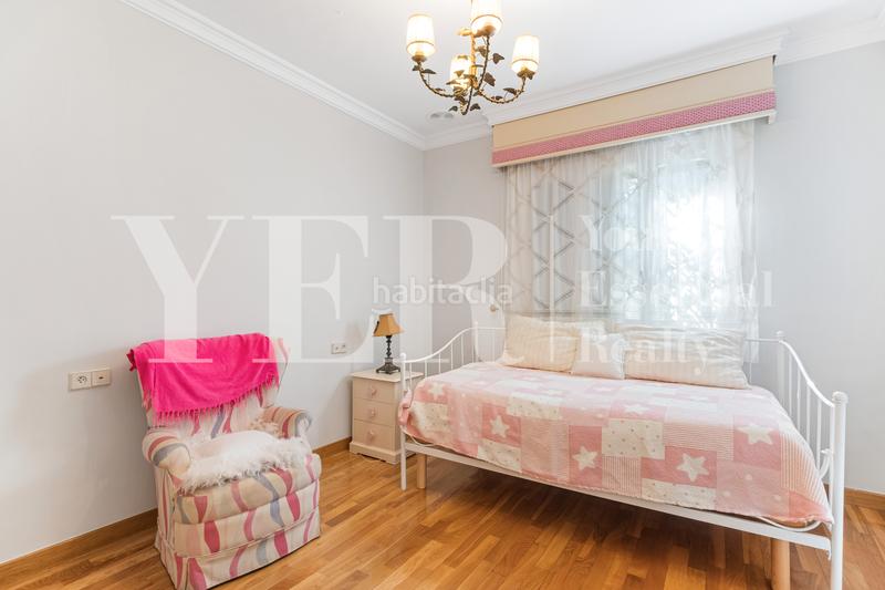 Foto bf10b822-7437-45f9-8d03-c47e2725cd9c. Chalet con camino riscaldamento parcheggio piscina in Elche / Elx