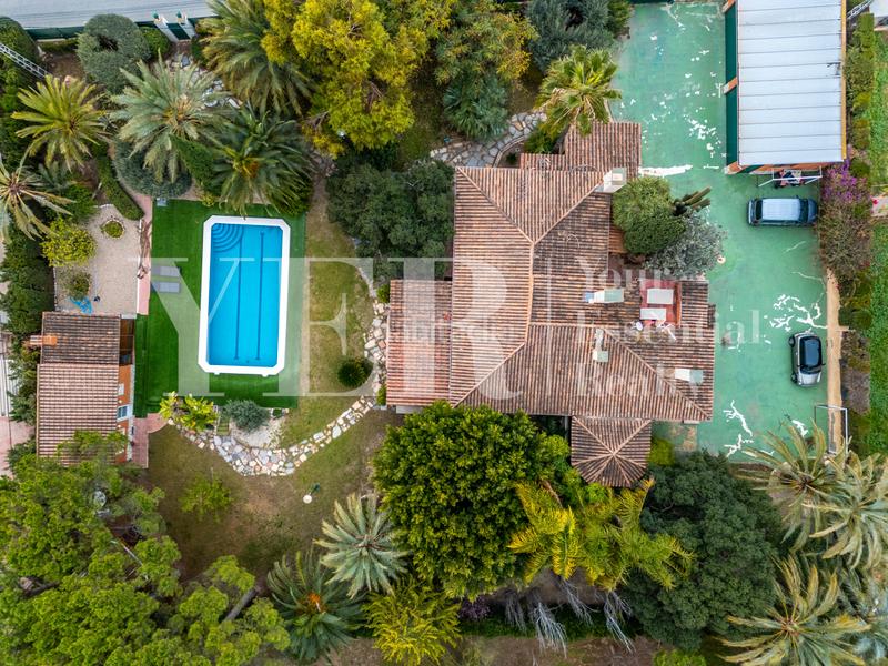 Foto de790884-dd59-46c2-9151-4e867f6ee8a0. Chalet con camino riscaldamento parcheggio piscina in Elche / Elx